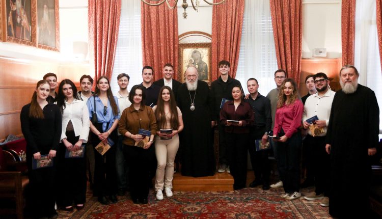 Αρχιεπίσκοπος-Ιερώνυμος-σε-φοιτητές:-Οι-στόχοι-πρέπει-να-μετακινούνται-από-το-“εγώ”-στο-“εμείς”