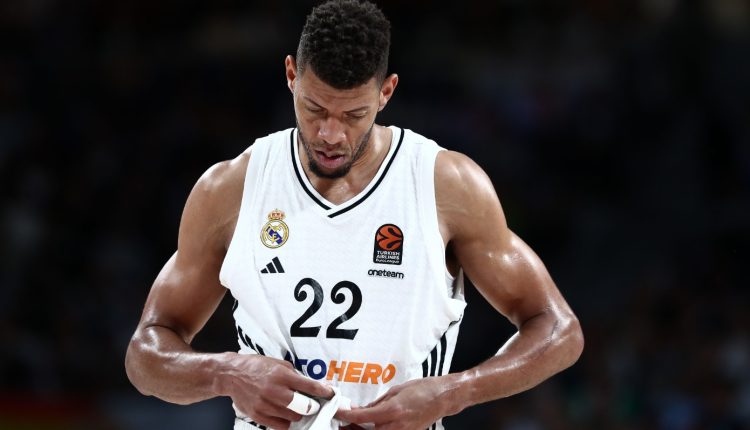 Αγωνία-στη-Ρεάλ-Μαδρίτης:-Τραυματίστηκε-στο-γόνατο-ο-Άλβαρες-κόντρα-στη-Χάποελ-Τελ-Αβίβ