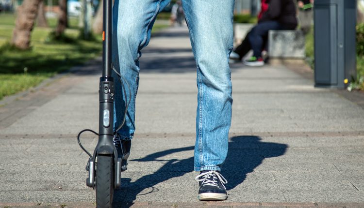 Μεγάλη-ανησυχία-για-τα-ατυχήματα-με-τα-ηλεκτρικά-πατίνια:-400-παιδιά-σε-νοσοκομεία-μέσα-σε-έναν-χρόνο-–-«Πάρτε-μέτρα-τώρα»