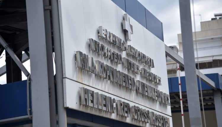 Εξιτήριο-για-τις-τέσσερις-γυναίκες-που-τραυμάτισε-ο-89χρονος-στο-Πρωτοδικείο-–-Παραμένει-νοσηλευόμενος-ο-υπάλληλος-του-ΕΦΚΑ