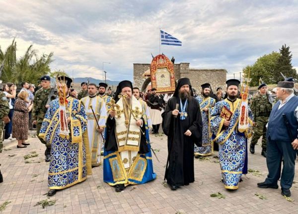 Η-στιγμή-που-η-Ιερά-Εικόνα-της-Υπεραγίας-Θεοτόκου-«Άξιον-Εστί»-φτάνει-στο-Μεσολόγγι-(ΒΙΝΤΕΟ)