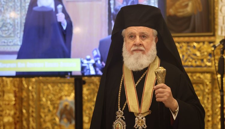 Απονομή-«Χρυσού-παράσημου-Αποστόλου-Βαρνάβα»-στον-Μητροπολίτη-Κύκκου-Νικηφόρο