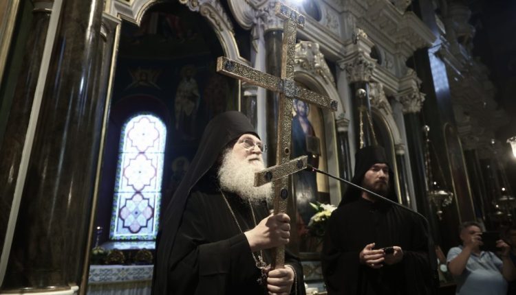 Η-Καλαμαριά-υποδέχεται-τον-Τίμιο-Σταυρό-του-Μεγάλου-Κωνσταντίνου-–-Τετραήμερη-επίσκεψη-του-Γέροντα-Εφραίμ-Βατοπαιδινού