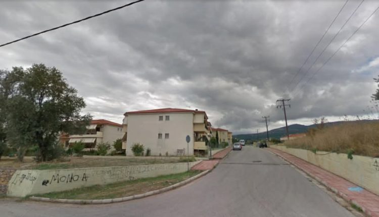Η-Ιερά-Μητρόπολη-Χίου-τακτοποιεί-την-εκκρεμότητα-των-εργατικών-κατοικιών-στο-Χαλκειός
