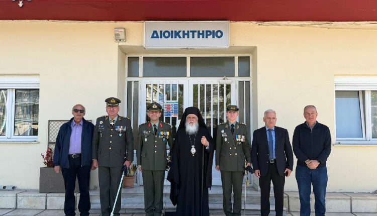 Ο-Μητροπολίτης-Νεαπόλεως-στην-τελετή-παράδοσης-παραλαβής-της-διοίκησης-της-884-ΠΑΒΕΤ