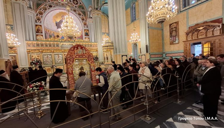 «Άξιον-Εστί»:-Για-δεύτερη-ημέρα-η-Ιερά-Πόλη-Μεσολογγίου-βιώνει-την-ευλογία-της-Παναγίας-–-Συνεχίζεται-το-προσκύνημα-στην-Ιερά-Εικόνα
