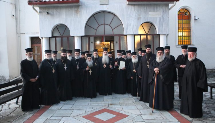 Συγκίνηση-στην-Ιερατική-Σύναξη-της-Ιεράς-Επισκοπής-Θαυμακού
