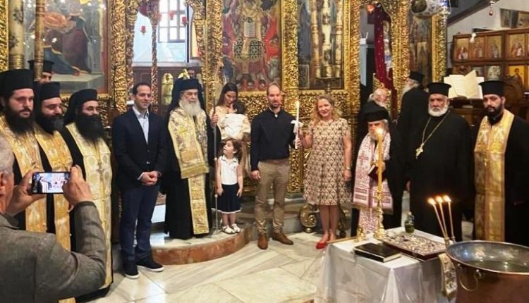 Το-Μυστήριο-της-Βάπτισης-παιδιού-Ελλήνων-διπλωματών-τέλεσε-ο-Πατριάρχης-Ιεροσολύμων