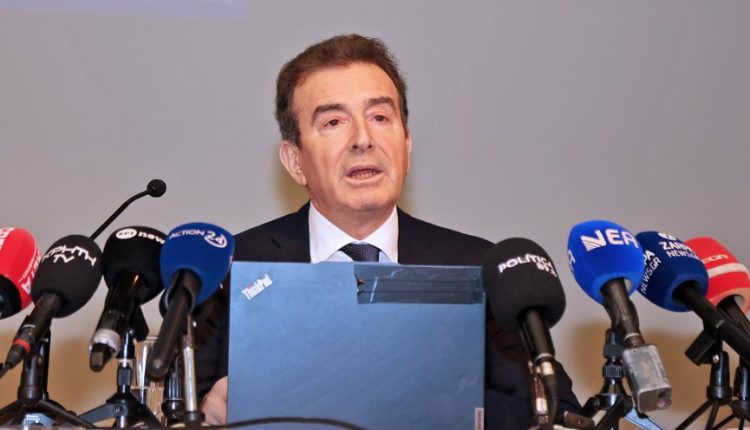 Μ.-Χρυσοχοΐδης:-Η-κατάληψη-του-δρόμου-από-τους-αγρότες-είναι-παράνομη-πράξη