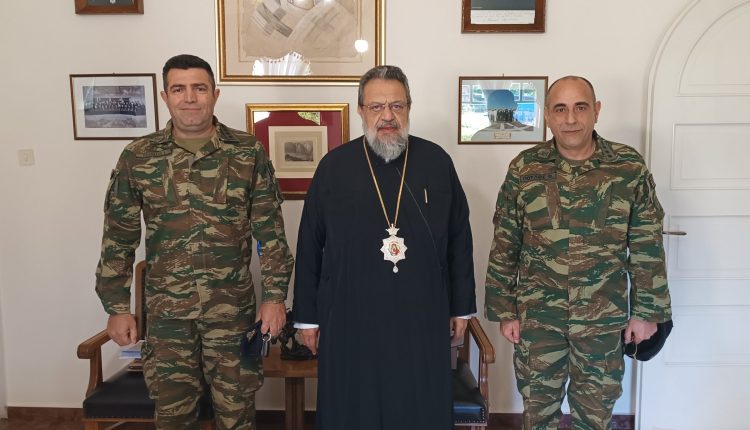 Εθιμοτυπική-επίσκεψη-του-νέου-Διοικητή-της-77-ΜΕ.-Καλαμάτας-στον-Μητροπολίτη-Μεσσηνίας