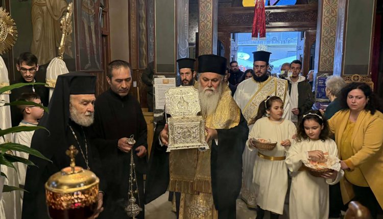 Η-Τιμία-Κάρα-του-Αγίου-Χριστοφόρου-του-Παπουλάκου-στον-Ιερό-Ναό-Αγίων-Πάντων-Καλλιθέας