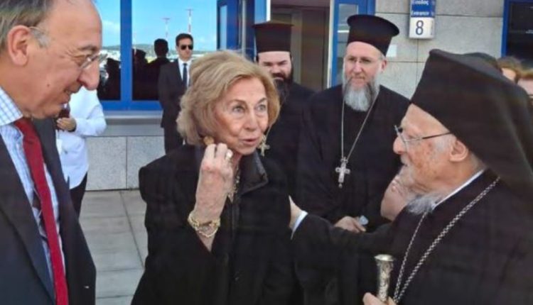 Σύντομη-συνάντηση-με-την-Βασίλισσα-Σοφία-της-Ισπανίας-είχε-στο-“Ελ.-Βενιζέλος”-ο-Οικουμενικός-Πατριάρχης-(ΦΩΤΟ)