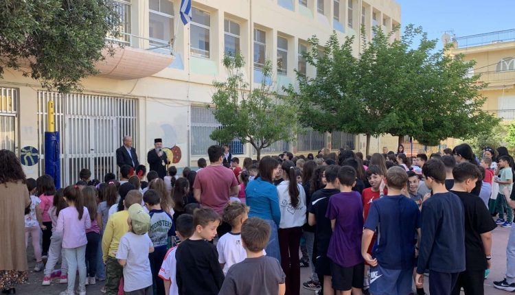 Ποιμαντική-επίσκεψη-Μητροπολίτη-Περιστερίου-σε-Δημοτικά-Σχολεία