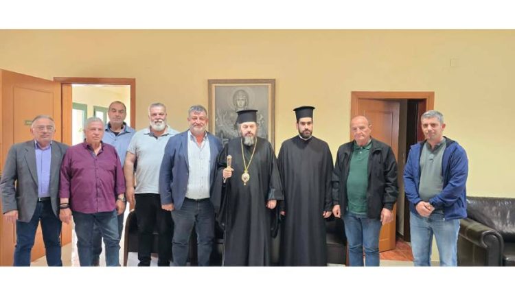 Επίσκεψη-του-Μητροπολίτη-Δρυϊνουπόλεως-Αλέξιου-στο-Δημαρχείο-Πωγωνίου