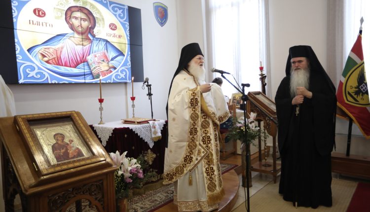 Θεία-Λειτουργία-στη-Σχολή-Πολέμου-Στρατού-Ξηράς-τέλεσε-ο-Γέρων-Εφραίμ-Βατοπαιδινός