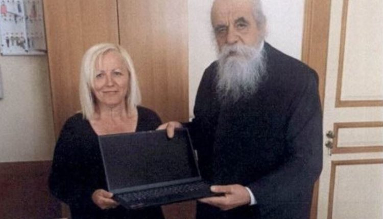 Ευχαριστίες-Ηλείας-Αθανάσιου-προς-τον-Υπουργό-Ψηφιακής-Διακυβέρνησης-για-τη-δωρεά-ηλεκτρονικού-εξοπλισμού