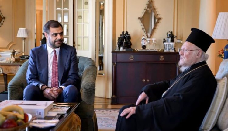 Ο-Κυβερνητικός-Εκπρόσωπος,-Παύλος-Μαρινάκης,-συναντήθηκε-με-τον-Οικουμενικό-Πατριάρχη