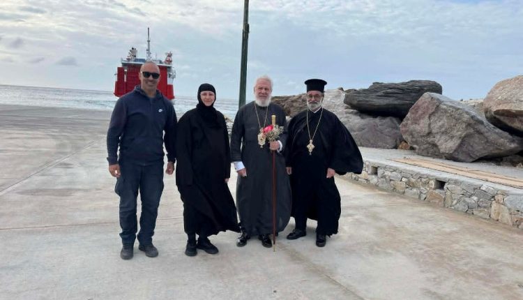 Ποιμαντική-επίσκεψη-Μητροπολίτη-Σύρου-στη-Σίκινο