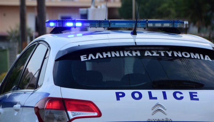 Πάτρα:-Δίωξη-για-έκθεση-ανηλίκου-σε-κίνδυνο-και-παράνομη-οπλοχρησία-στον-πατέρα-που-ανέβασε-βίντεο-με-12χρονο-να-πυροβολεί-στον-αέρα
