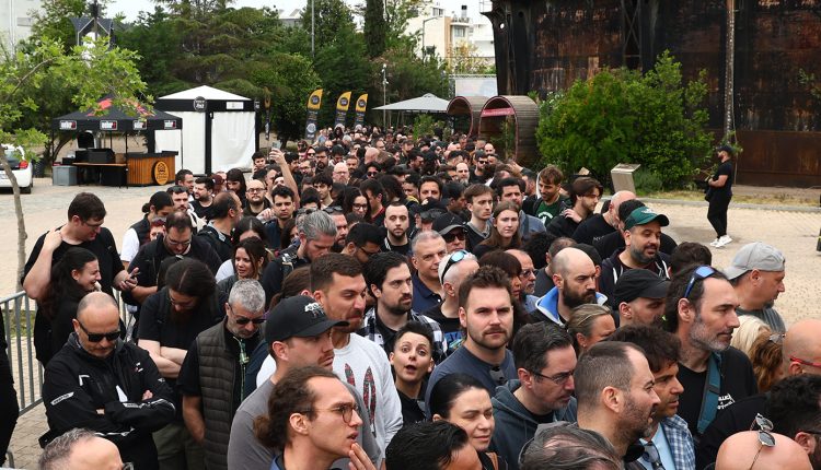 Απίστευτες-ουρές-στην-Τεχνόπολη-για-το-επίσημο-metallica-pop-up-shop-–-fans-περιμένουν-με-τις-ώρες-για-συλλεκτικά-αντικείμενα