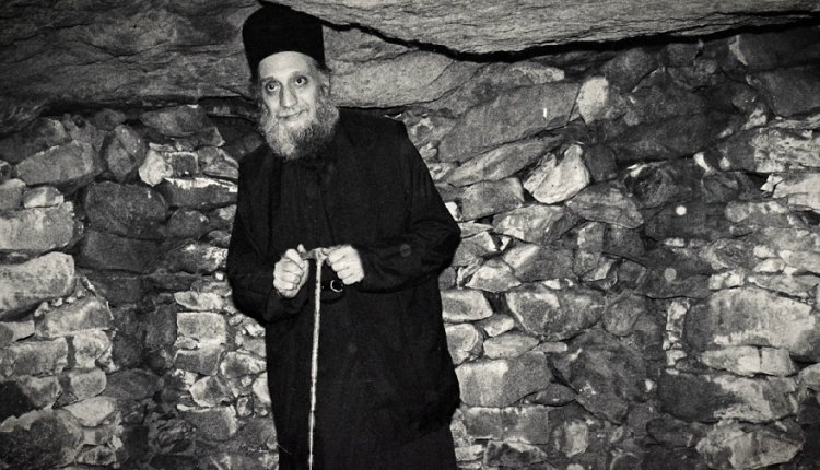 Αφιερωματικό-βίντεο-για-τον-Γέροντα-Αιμιλιανό-Σιμωνοπετρίτη