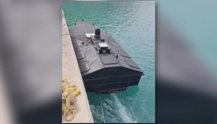 Θαλάσσιο-drone-–-Λευκάδα:-«Είχε-δύο-από-τους-τρεις-μπροστινούς-αισθητήρες-σπασμένους»-–-Τι-δήλωσε-στο-ΕΡΤnews-ο-λιμενεργάτης-που-το-ρυμούλκησε