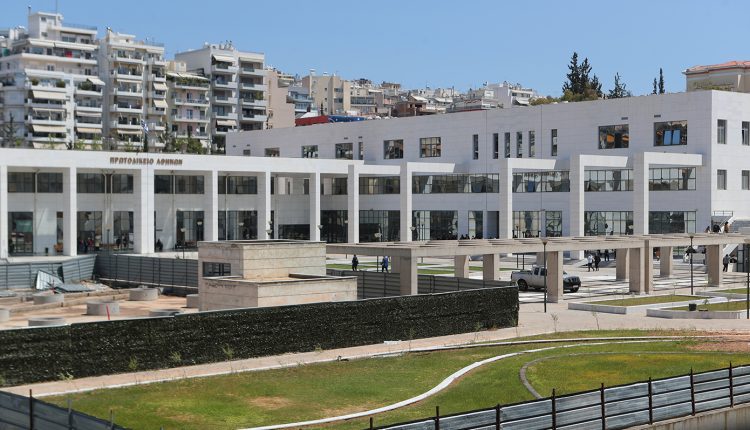 Από-Δευτέρα-ενεργοποιούνται-τα-φυλάκια-στις-δύο-εισόδους-του-πρώην-Ειρηνοδικείου-στη-Λουκάρεως-–-Νέα-μέτρα-ασφαλείας