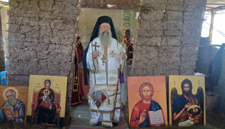 Επίσκοπος-Μπουκόμπας:-«Μέχρι-πότε-θα-λειτουργούμε-σε-Λασποκαλύβες;»
