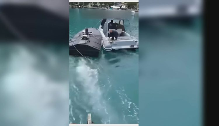 Λευκάδα:-Εξουδετερώθηκαν-τα-εκρηκτικά-στο-θαλάσσιο-drone-–-«Είχε-δύο-μπροστινούς-αισθητήρες-σπασμένους»,-λέει-στο-ΕΡΤnews-ο-λιμενεργάτης-που-το-ρυμούλκησε