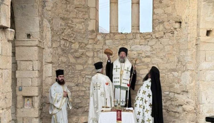Ο-Μητροπολίτης-Ρεθύμνης-στον-ιστορικό-Ναό-του-Αγ.-Ιωάννου-του-Θεολόγου-στην-Επισκοπή-Μυλοποτάμου