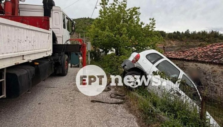 Καστοριά:-Αυτοκίνητο-«προσγειώθηκε»-σε-αυλή-σπιτιού