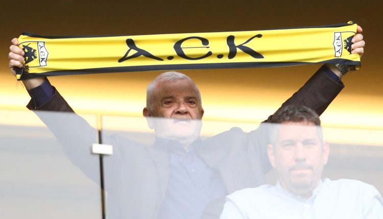ΑΕΚ-–-Παναθηναϊκός:-Ύψωσε-κασκόλ-ο-Μελισσανίδης,-30.000-μοίρασε-η-ΠΑΕ