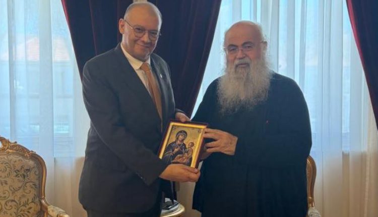 Στον-Αρχιεπίσκοπο-Γεώργιο-ο-απερχόμενος-Πρέσβης-της-Ρουμανίας-στην-Κύπρο