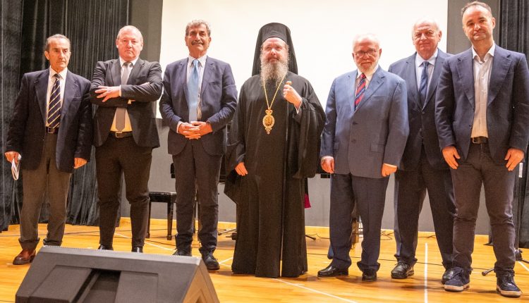 Πλημμύρισε-το-Παπαστράτειο-Μέγαρο-Αγρινίου-από-τις-«άηχες-σιωπές»-του-Γιώργου-Βασιλείου