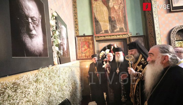 Ο-νέος-Πατριάρχης-Γεωργίας-Σιώ-Γ’-στον-τάφο-του-Πατριάρχη-Ηλία