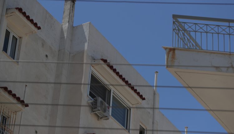 Τραγωδία-στην-Ηλιούπολη:-«Ζήτησαν-τα-κλειδιά-της-ταράτσας,-μέσα-σε-δευτερόλεπτα-έπεσαν,-ακούστηκε-το-“μπαμ”»