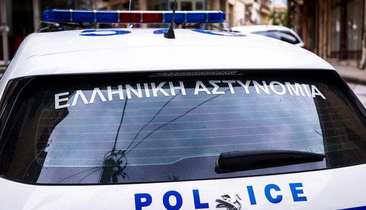 eπεισόδια-στο-Πανεπιστήμιο-Δυτικής-Αττικής:-Άγνωστοι-επιτέθηκαν-με-μαχαίρια-και-βαριοπούλες-–-Τρεις-τραυματίες,-οκτώ-προσαγωγές