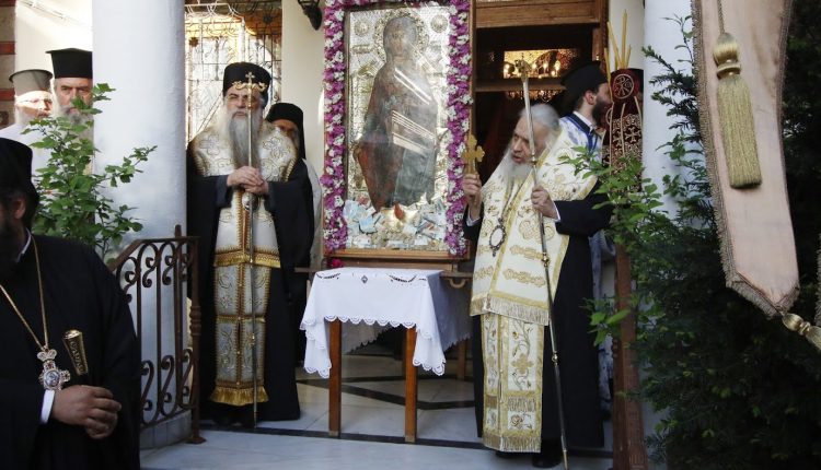 Αρχιερατικός-Εσπερινός-και-Λιτάνευση-της-Ιεράς-Εικόνος-της-Παναγίας-Ελεούσης-στην-Έδεσσα