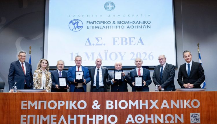 Ο-Διονύσης-Φιλιώτης-ανακηρύχθηκε-Επίτιμο-Μέλος-του-ΔΣ.-του-ΕΒΕΑ