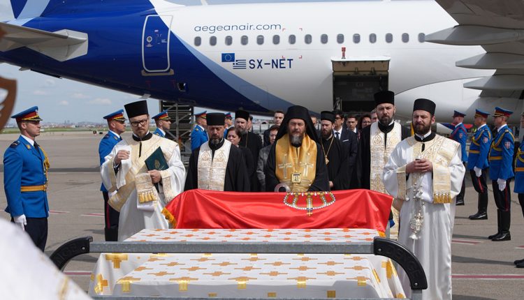 Με-τις-δέουσες-τιμές-το-Βελιγράδι-υποδέχθηκε-επτά-ιερά-κειμήλια-από-την-Ιερά-Μονή-Χιλανδαρίου