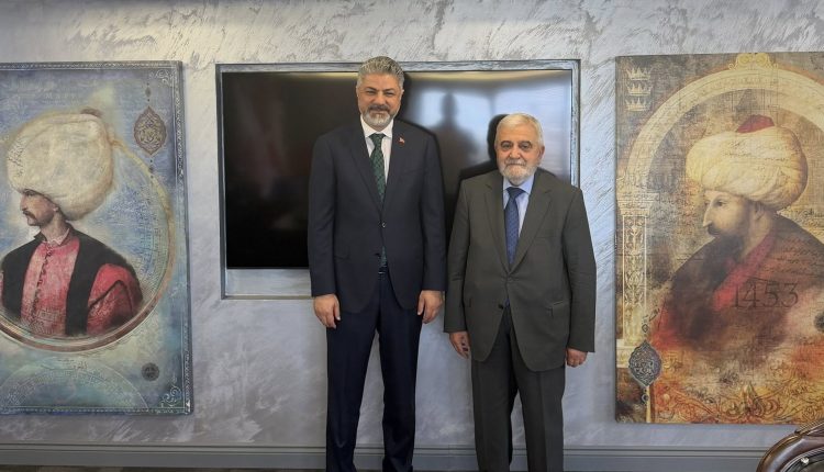 Επίσκεψη-του-Μητροπολίτη-Γέροντος-Δέρκων-Αποστόλου-στον-Διευθυντή-Βακουφίων-της-Πόλεως