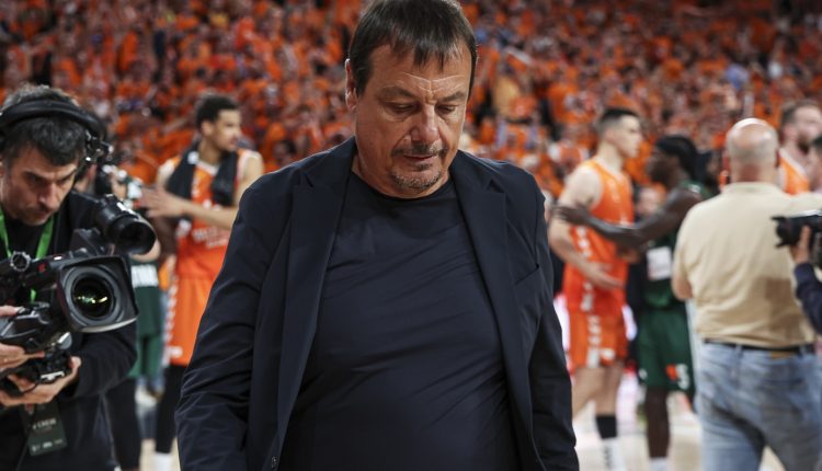 Ο-Αταμάν-διέκοψε-τη-συνέντευξη-Τύπου-και-έφυγε-από-την-αίθουσα-μετά-από-ερώτηση