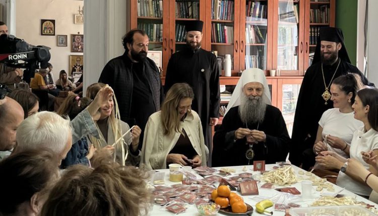 Ο-Σερβίας-Πορφύριος-συμμετείχε-στη-παρασκευή-κορδελών-της-Αγίας-Ζώνης-(ΦΩΤΟ)