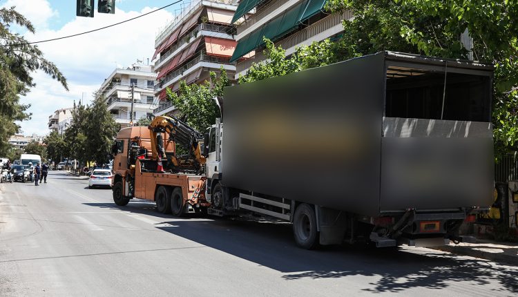 Θλίψη-για-τη-γυναίκα-που-παρασύρθηκε-στα-Άνω-Πατήσια:-«Διέσχιζε-τον-δρόμο-και-άναψε-το-φανάρι-–-Αγαπητή-κυρία,-είχε-μαζί-της-το-σκυλάκι-της»