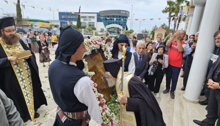 Στο-Παραλίμνι-η-Ιερά-εικόνα-Αγίου-Γεωργίου-Περιστερεώτα