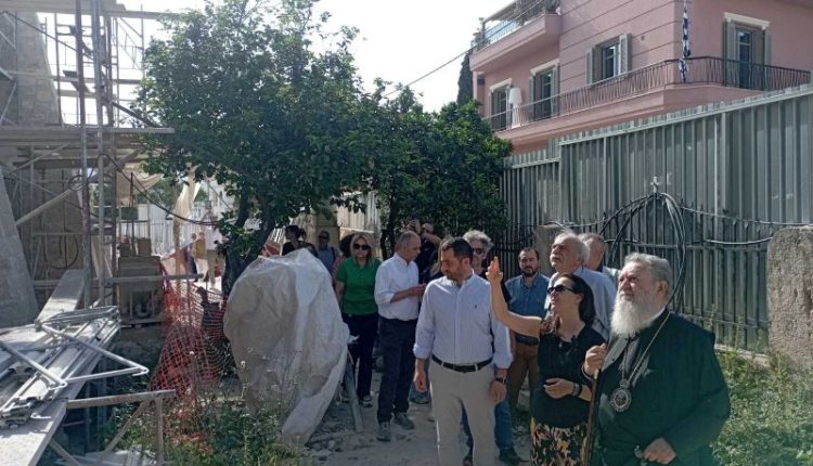 Ο-Μητροπολίτης-Χρυσόστομος-με-εκπροσώπους-της-τοπικής-αυτοδιοίκησης-στην-Αγία-Παρασκευή-Χαλκίδος