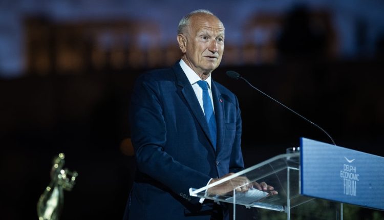 jean-paul-agon:-«Στο-βάθος-της-καρδιάς-μου-θα-βρείτε-την-Ελλάδα»-–-Το-πρώτο-apollo-award-του-Οικονομικού-Φόρουμ-των-Δελφών