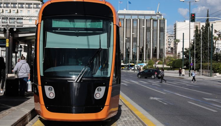 Νέα-στάση-του-Τραμ-στην-«καρδιά»-της-Βασιλίσσης-Όλγας-–-Η-κυκλοφορία-διεξάγεται-ξανά-σε-όλη-τη-Γραμμή-Πικροδάφνη-–-Σύνταγμα