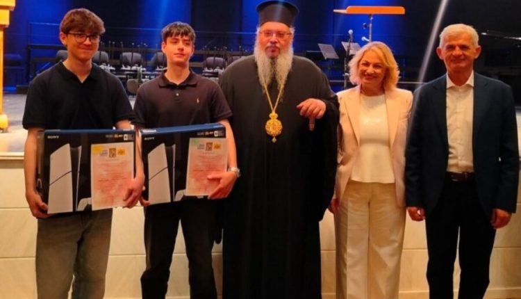 Στο-13ο-ΓΕΛ-Λάρισας-το-1ο-Βραβείο-στο-Διαγωνισμό-της-Ιεράς-Μητρόπολης-Λαρίσης