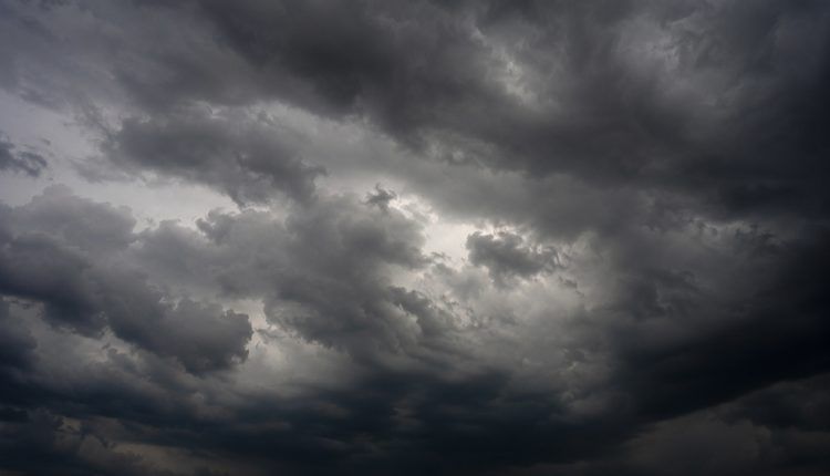 Καιρός-–-Μαρουσάκης:-Έρχεται-διπλό-κύμα-κακοκαιρίας-με-καταιγίδες,-αφρικανική-σκόνη-και-λασποβροχές